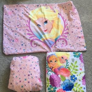 1 pillow case fitted twin and flat sheet included